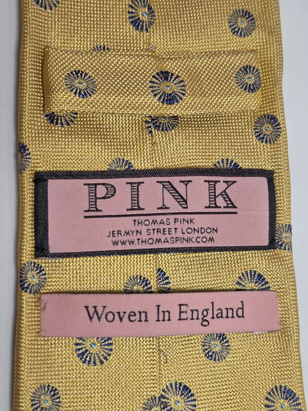 Thomas Pink Mens 100% Silk Gold Tie with Navy Blue Sequin Dots Pattern 3.15x58